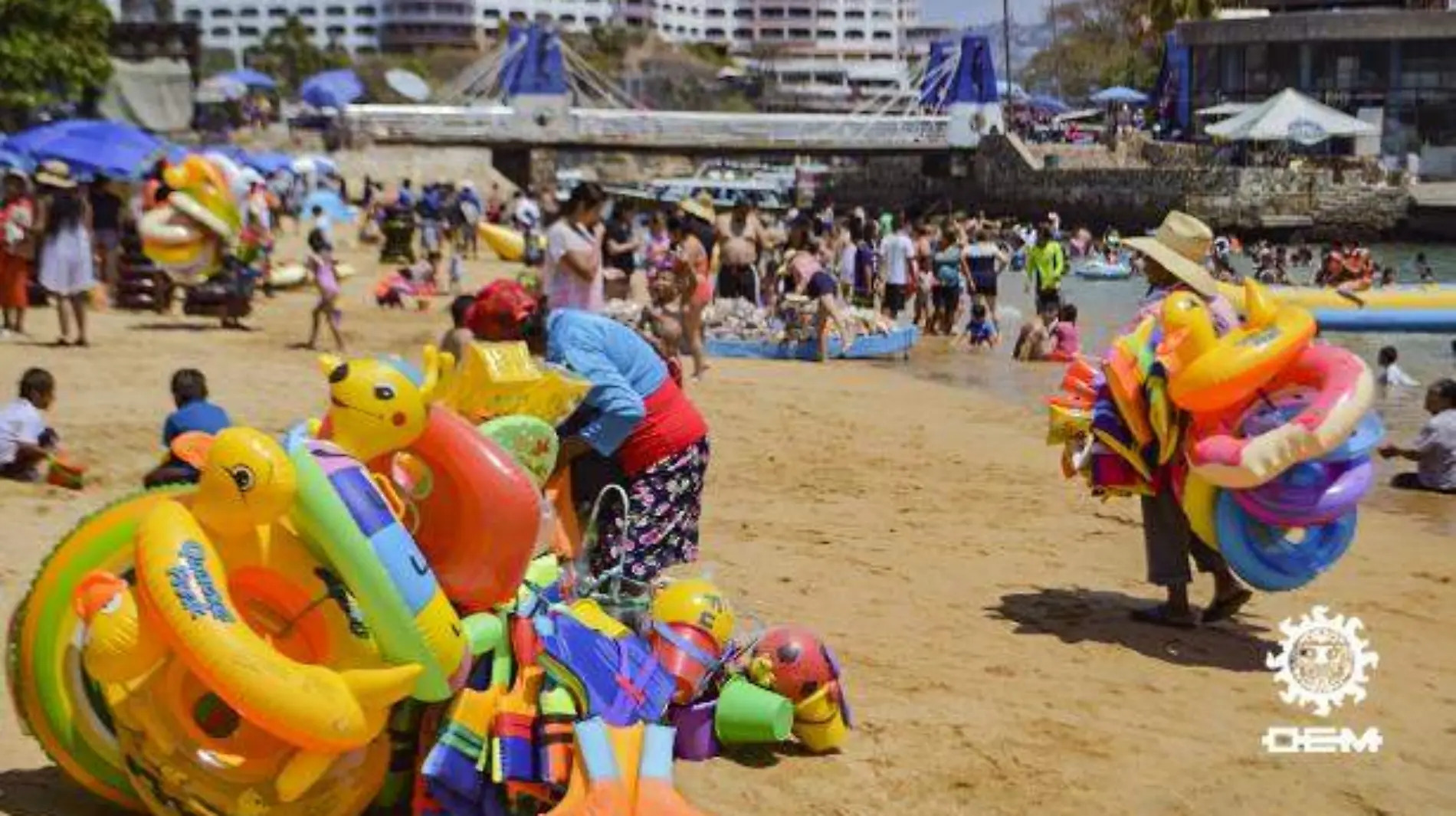 Acapulco- vendedores ambulantes en la semana santa